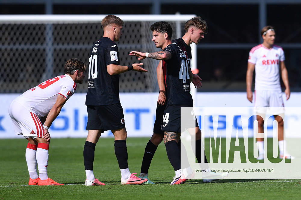 Fußball Testspiel FC Viktoria Köln - 1. FC Köln am 03.10.2026 im Sportpark Höhenberg in Köln Torjubel zum 2:1 durch Niklas Castelle ( Köln )