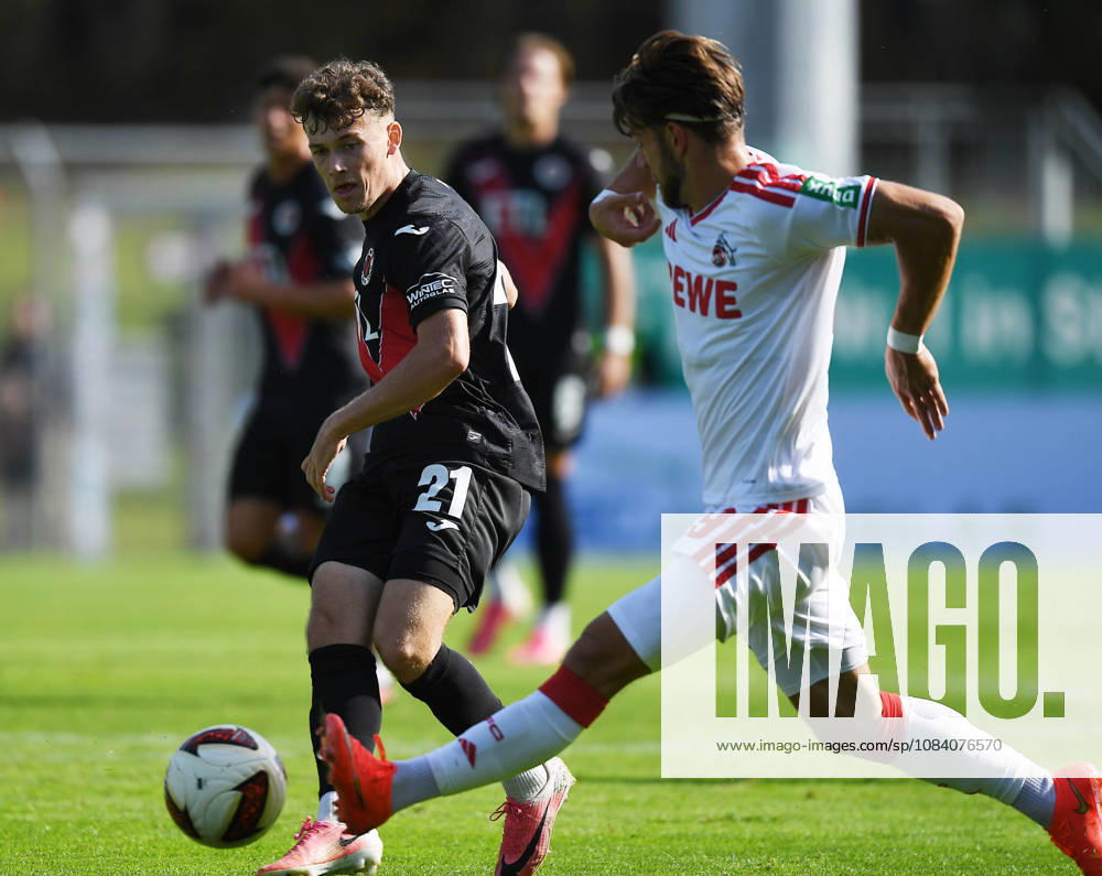 Fussball 1.Bundesliga, 1.FC Koeln. Länderspielpause : Freundschaftsspiel : Viktoria Köln gegen 1.FC Köln . Lucas Wolf , links ( Viktoria ) und Jan Thielmann , rechts ( 1.FC Köln ) Koeln