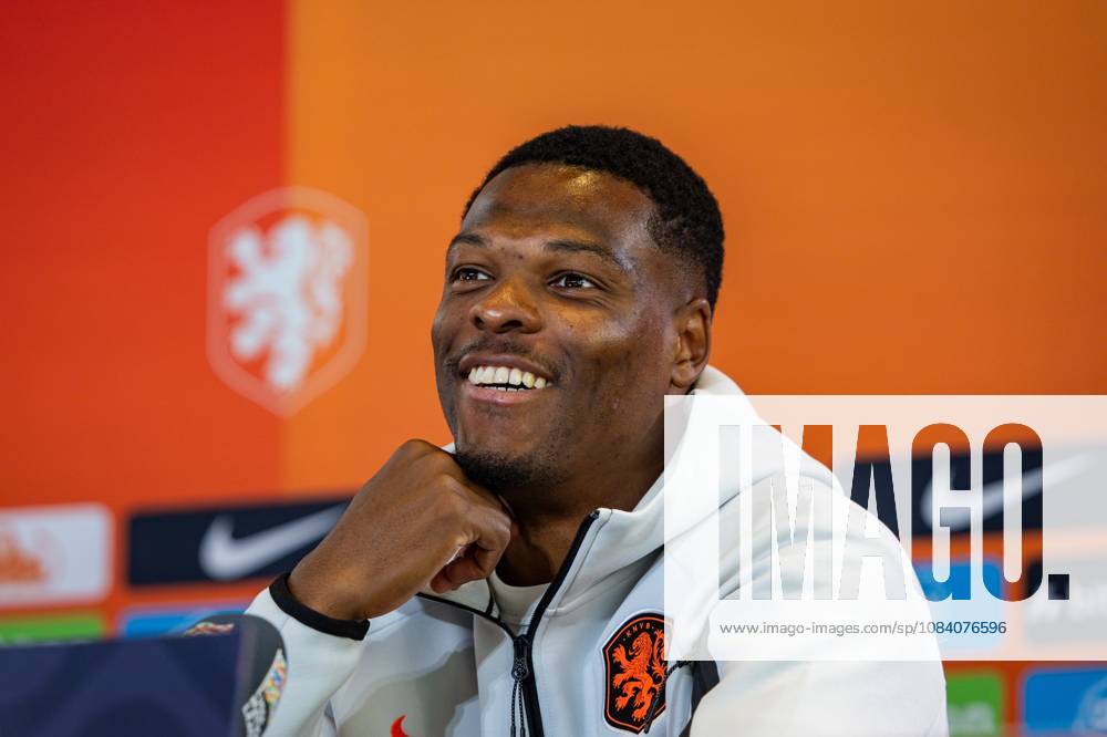 ZEIST - Denzel Dumfries during a press conference, PK, Pressekonferenz at the KNVB Campus in preparation for the Nations League match against Serbia. SONNY LENSEN ANP ANPxSportx IVx 571380390 originalFilename: 571380390