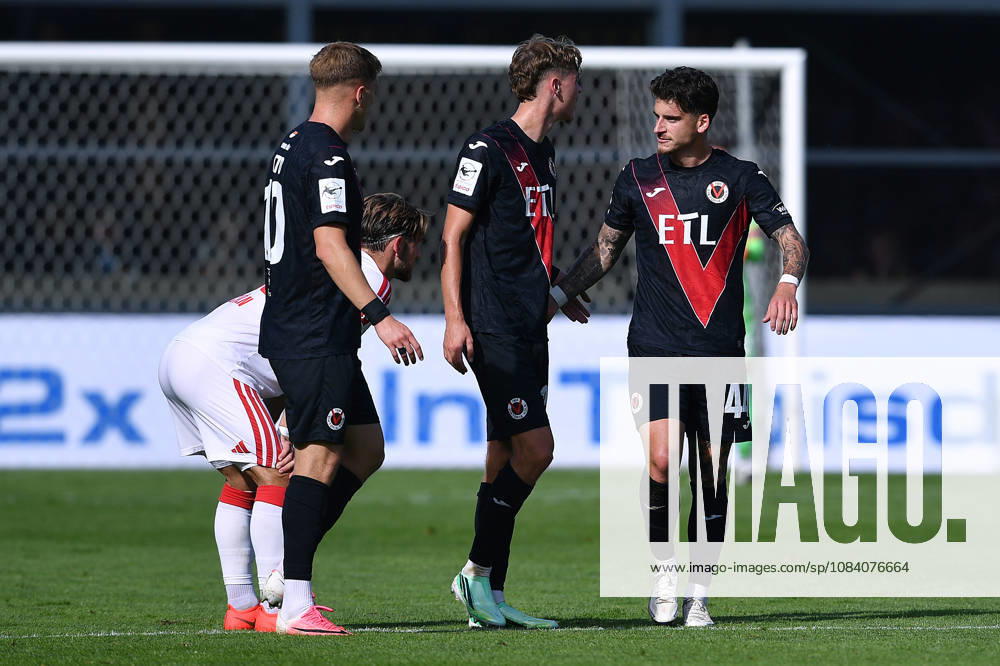 Fußball Testspiel FC Viktoria Köln - 1. FC Köln am 03.10.2026 im Sportpark Höhenberg in Köln Torjubel zum 2:1 durch Niklas Castelle ( Köln )