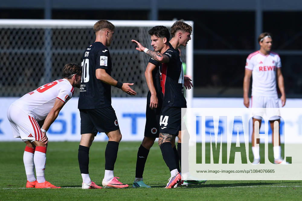 Fußball Testspiel FC Viktoria Köln - 1. FC Köln am 03.10.2026 im Sportpark Höhenberg in Köln Torjubel zum 2:1 durch Niklas Castelle ( Köln )