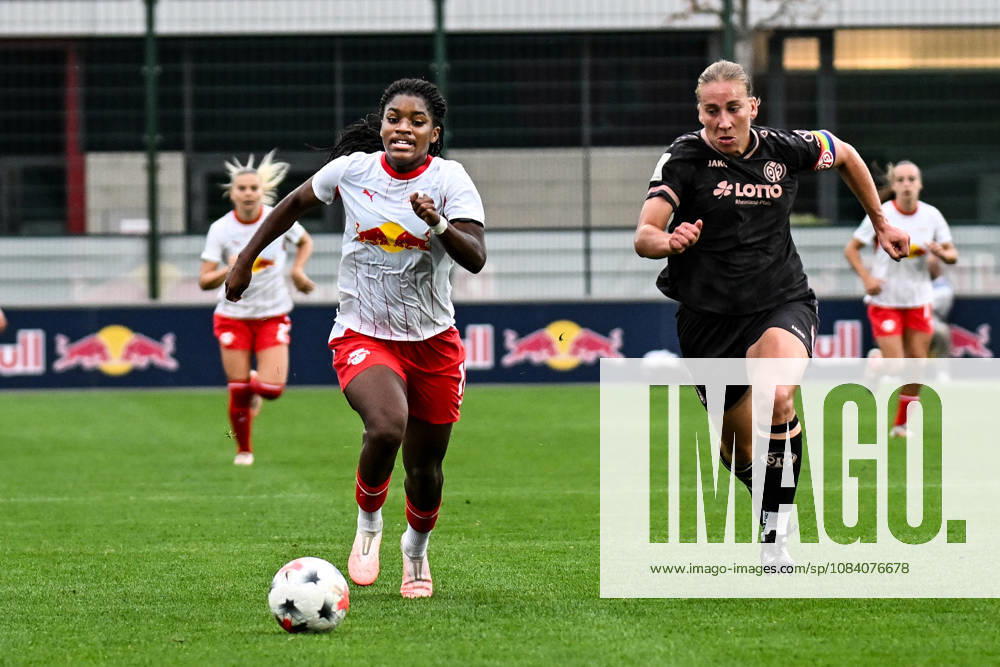 Fußball I Frauen I Saison 2026-2027 I Bundesliga I 6. Spieltag I RB Leipzig - 1. FSV Mainz 05 I 03.10.2026 Delice Boboy (17, Rasenballsport Leipzig), Johanna Maria Berg (9, 1. FSV Mainz 05) Leipzig RB Trainingszentrum, Cottaweg 7 Sachsen Deutschland