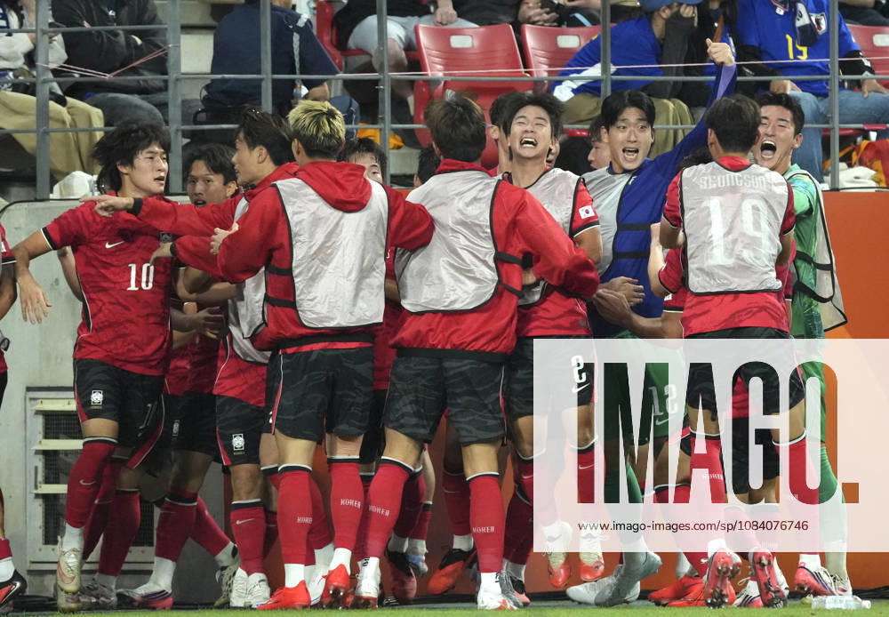 (261003) -- TOYOTA, Oct. 3, 2026 -- Players of South Korea celebrate scoring during the men s final match of football between South Korea and Japan at 20th Asian Games Aichi-Nagoya 2026 in Toyota of Aichi Prefecture, Japan, Oct. 3, 2026. ) (SP)JAPAN-TOYOTA-ASIAN GAMES-FOOTBALL-MEN S FINAL-KOR VS JPN LuixSiuxWai