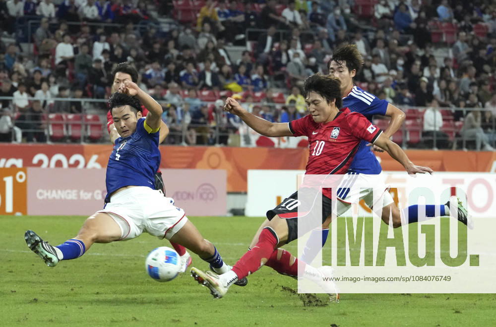 (261003) -- TOYOTA, Oct. 3, 2026 -- Bae Junho (2nd R) of South Korea shoots during the men s final match of football between South Korea and Japan at 20th Asian Games Aichi-Nagoya 2026 in Toyota of Aichi Prefecture, Japan, Oct. 3, 2026. ) (SP)JAPAN-TOYOTA-ASIAN GAMES-FOOTBALL-MEN S FINAL-KOR VS JPN LvxXiaowei