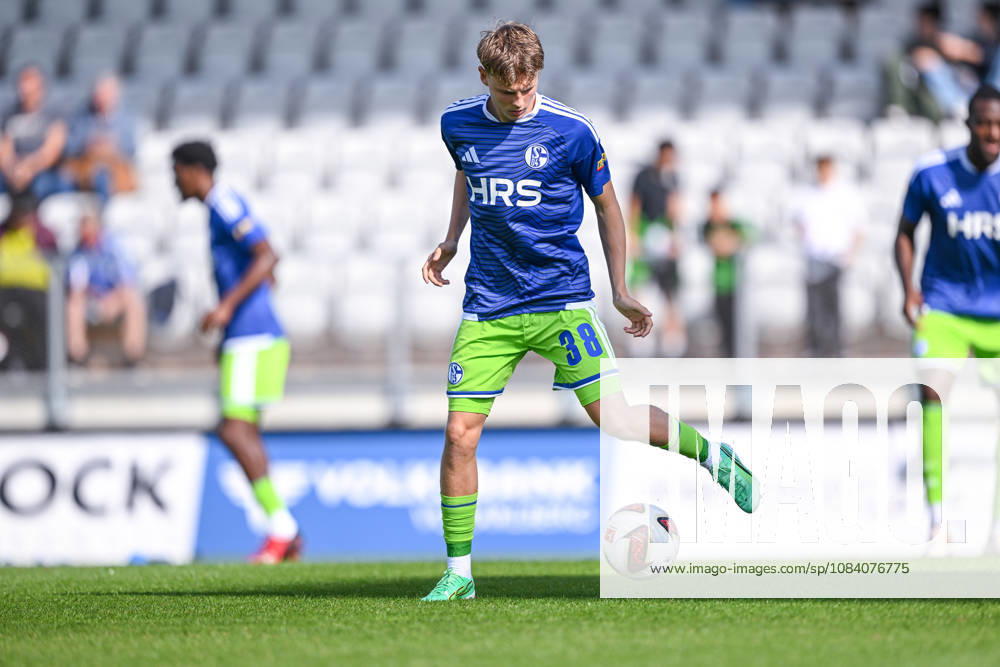 Fussball, Saison 2026 2027, Testspiel, SC Austria Lustenau - FC Schalke 04, Luca Vozar (FC Schalke 04) xRHR-FOTO YYx