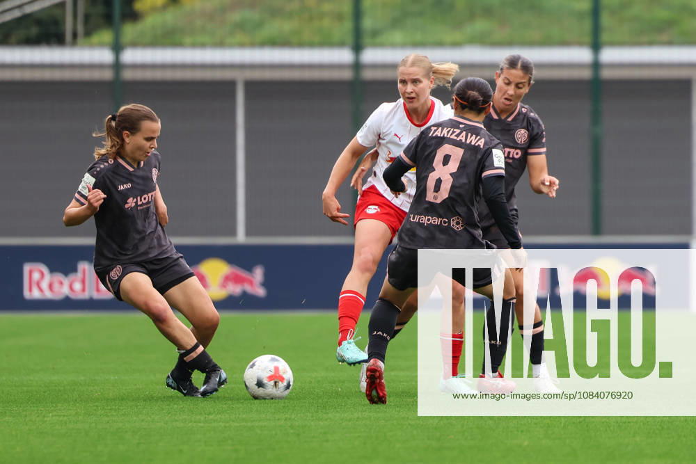 Deutschland: Fußball Google Pixel Frauen-Bundesliga 2026 - 2027, 6. Spieltag - RB Leipzig gegen FSV Mainz 05, Trainingszentrum von RB Leipzig (Leipzig): Emilia Ásgeirsdottir (RB Leipzig Frauen, 8) am Ball