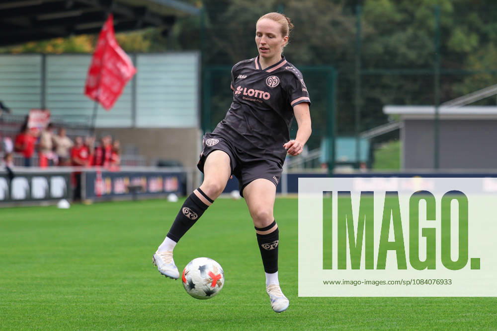 Deutschland: Fußball Google Pixel Frauen-Bundesliga 2026 - 2027, 6. Spieltag - RB Leipzig gegen FSV Mainz 05, Trainingszentrum von RB Leipzig (Leipzig): Leonie Stöhr (1. FSV Mainz 05 Frauen, 31) am Ball