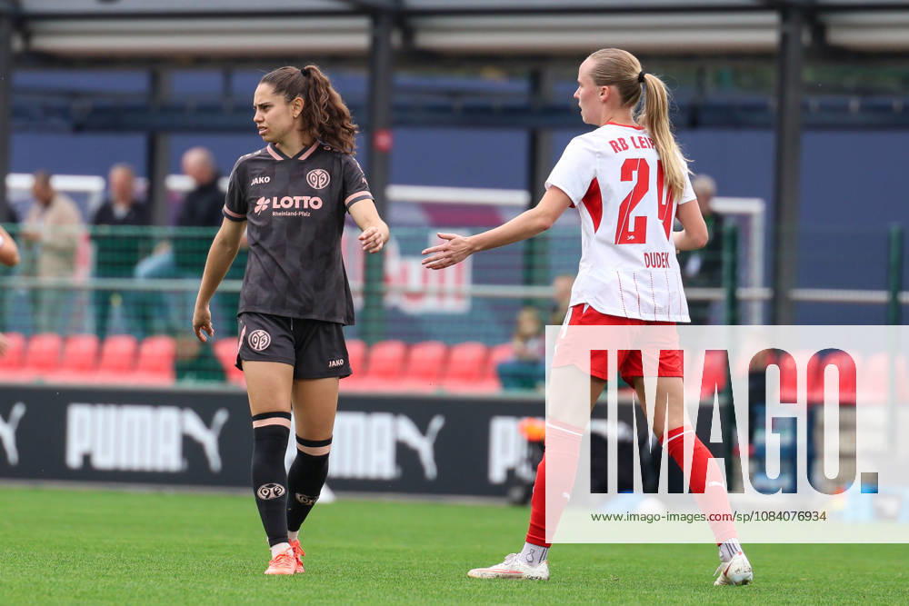 Deutschland: Fußball Google Pixel Frauen-Bundesliga 2026 - 2027, 6. Spieltag - RB Leipzig gegen FSV Mainz 05, Trainingszentrum von RB Leipzig (Leipzig): Vital Zina Kats (1. FSV Mainz 05 Frauen, 30) und Nikoline Dudek (RB Leipzig Frauen, 24)