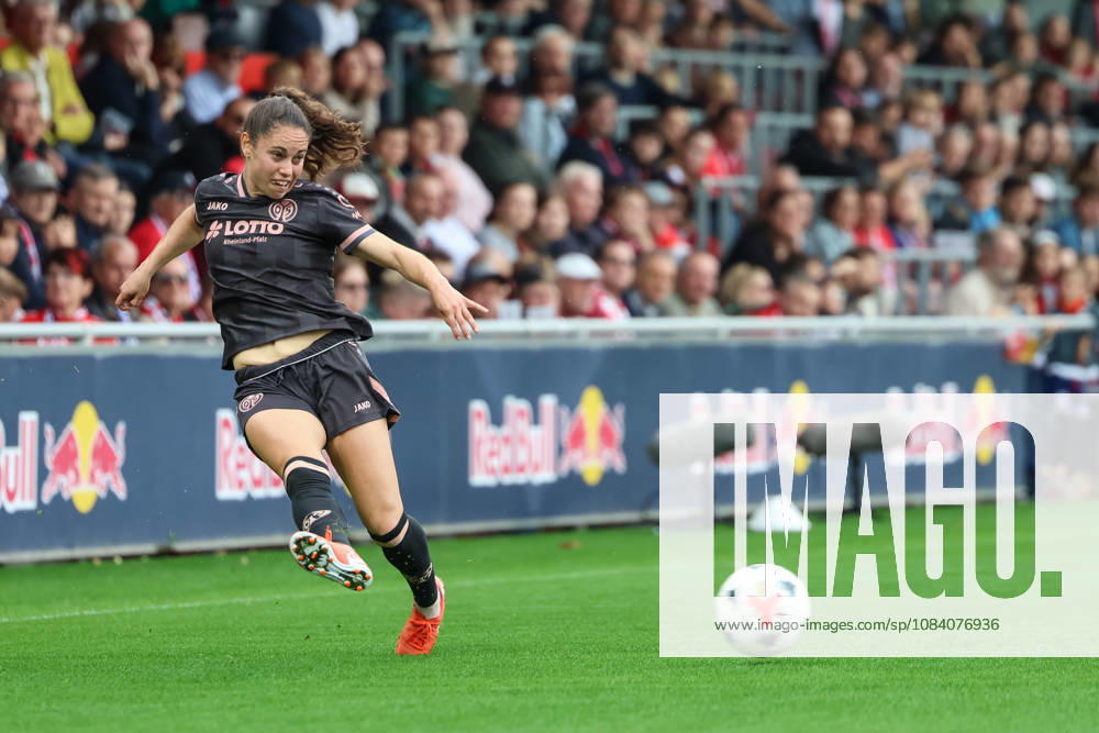 Deutschland: Fußball Google Pixel Frauen-Bundesliga 2026 - 2027, 6. Spieltag - RB Leipzig gegen FSV Mainz 05, Trainingszentrum von RB Leipzig (Leipzig):Flanke von Vital Zina Kats (1. FSV Mainz 05 Frauen, 30)