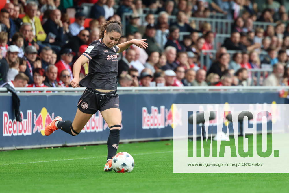 Deutschland: Fußball Google Pixel Frauen-Bundesliga 2026 - 2027, 6. Spieltag - RB Leipzig gegen FSV Mainz 05, Trainingszentrum von RB Leipzig (Leipzig): Flanke von Vital Zina Kats (1. FSV Mainz 05 Frauen, 30)