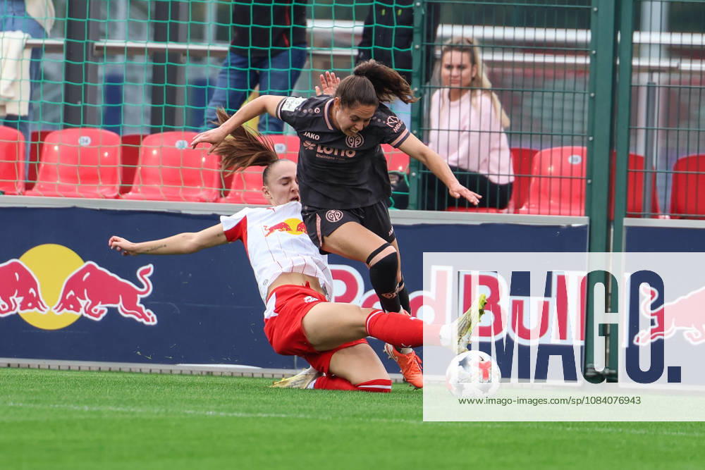 Deutschland: Fußball Google Pixel Frauen-Bundesliga 2026 - 2027, 6. Spieltag - RB Leipzig gegen FSV Mainz 05, Trainingszentrum von RB Leipzig (Leipzig): Zweikampf von Zenia Mertens (RB Leipzig Frauen, 4) und Vital Zina Kats (1. FSV Mainz 05 Frauen, 30)