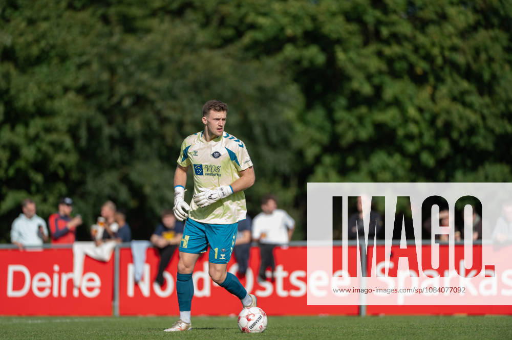 GER, Fussball, Regionalliga Nord, 12.Spieltag, Saison 2026 2027, Flensburg, Manfred-Werner-Stadion, SC Weiche Flensburg vs VfB Oldenburg, Jhonny PEITZMEIER ( VfB Oldenburg 1 ) Flensburg Manfred-Werner-Stadion Schleswig-Holstein Deutschland