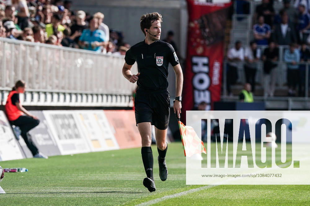 Fussball: Österreich: Testspiel 2025 2026 - 03.10.2026 - SC Austria Lustenau vs. FC Schalke 04 - SUN MINIMEAL Arena (Lustenau, Österreich); Linienrichter Jonas Mayrhofer