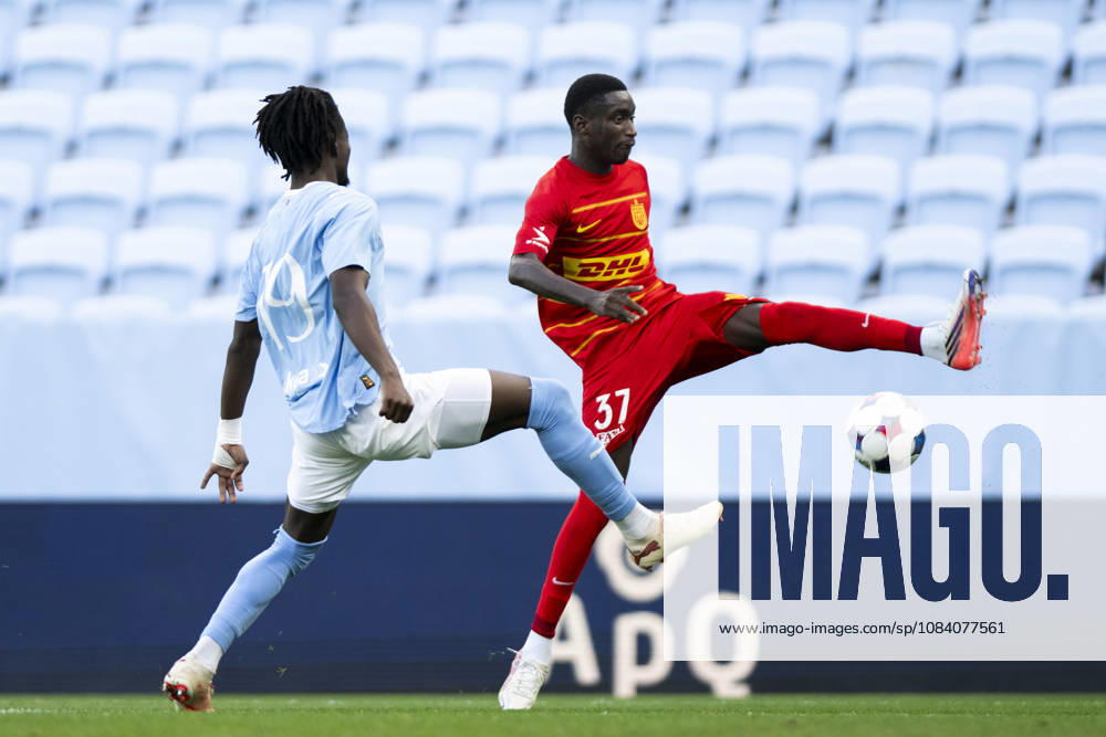 Israel Anum of Malmö FF and Lamine Sadio of FC Nordsjälland during the Friendly match between Malmö FF and FC Nordsjälland on October 3, 2026 in Malmö. Photo: Avdo Bilkanovic BILDBYRAN COP 115 AB0391 fotboll football soccer fotball träningsmatch friendly match malmö ff fc nordsjälland bbeng