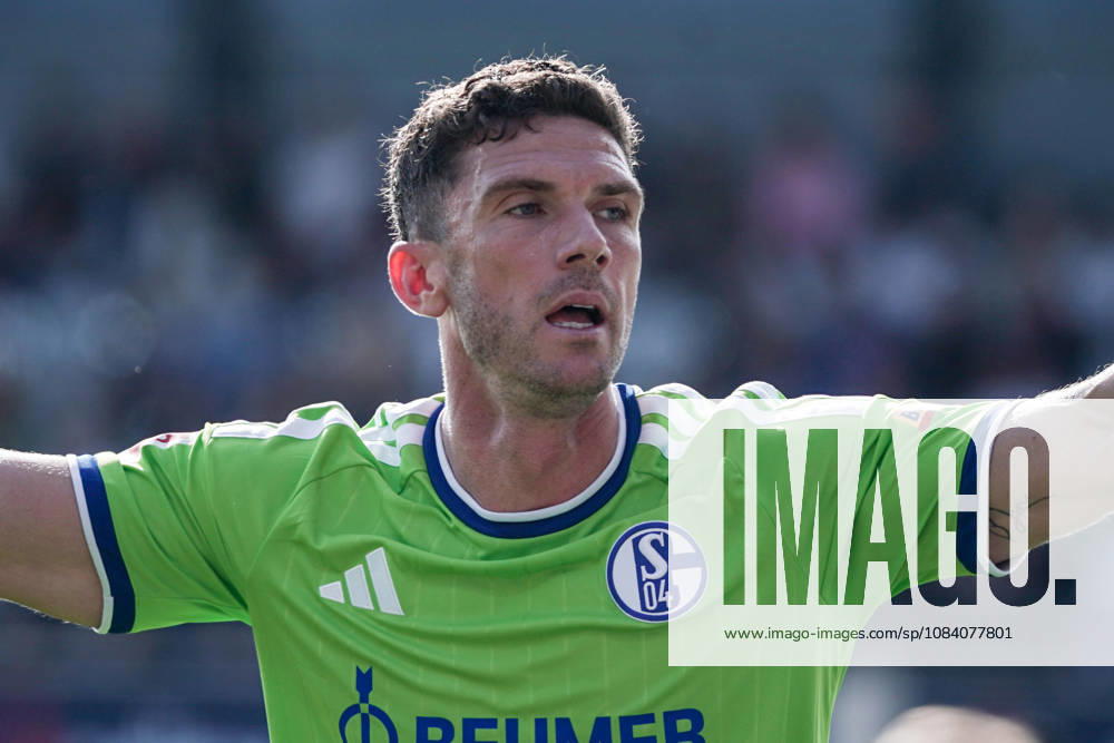Fussball: Österreich: Testspiel 2025 2026 - 03.10.2026 - SC Austria Lustenau vs. FC Schalke 04 - SUN MINIMEAL Arena (Lustenau, Österreich); Robin Gosens (Schalke 04)