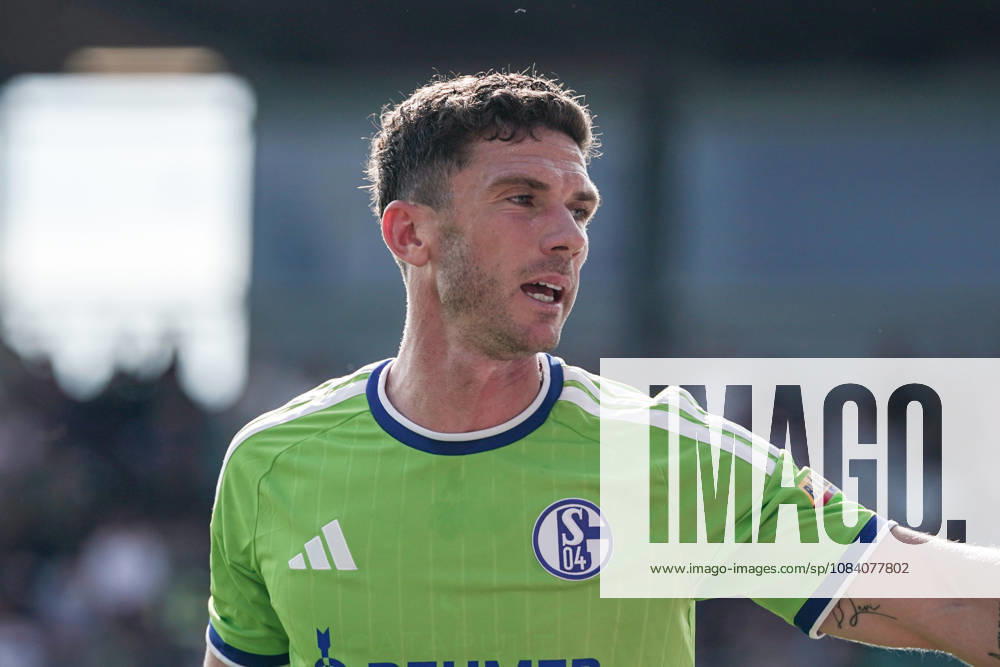 Fussball: Österreich: Testspiel 2025 2026 - 03.10.2026 - SC Austria Lustenau vs. FC Schalke 04 - SUN MINIMEAL Arena (Lustenau, Österreich); Robin Gosens (Schalke 04)