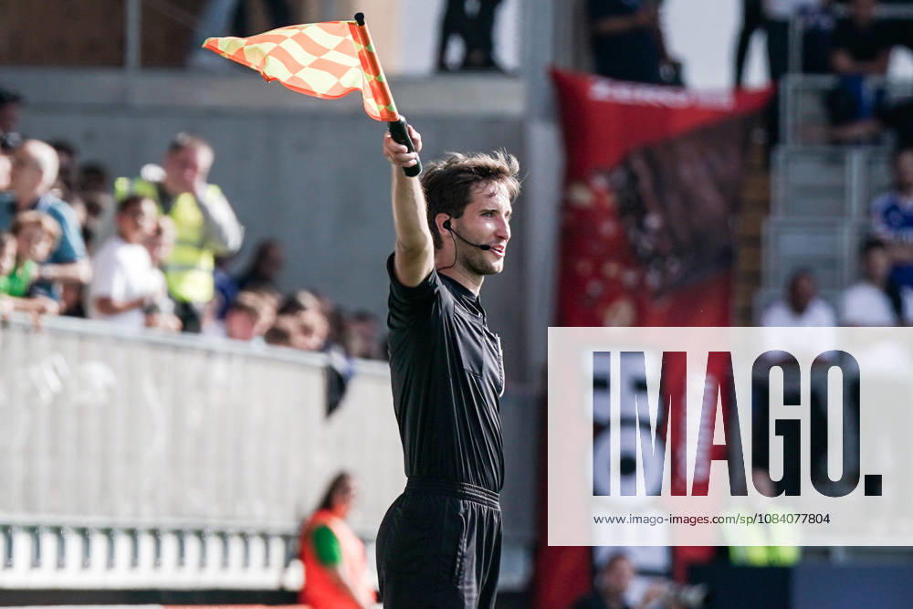 Fussball: Österreich: Testspiel 2025 2026 - 03.10.2026 - SC Austria Lustenau vs. FC Schalke 04 - SUN MINIMEAL Arena (Lustenau, Österreich); Linienrichter Jonas Mayrhofer