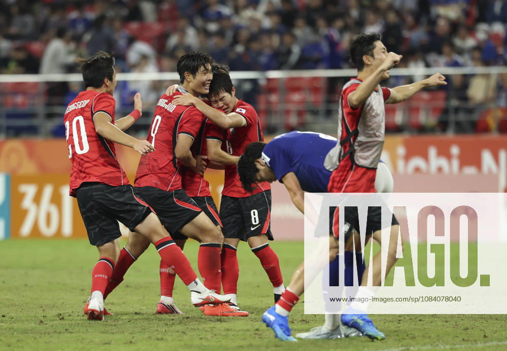 (261003) -- TOYOTA, Oct. 3, 2026 -- Players of South Korea celebrate victory after the men s final match of football between South Korea and Japan at 20th Asian Games Aichi-Nagoya 2026 in Toyota of Aichi Prefecture, Japan, Oct. 3, 2026. ) (SP)JAPAN-TOYOTA-ASIAN GAMES-FOOTBALL-MEN S FINAL-KOR VS JPN JiaxHaocheng