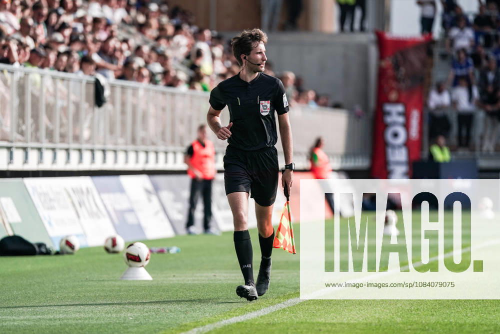 Fussball: Österreich: Testspiel 2025 2026 - 03.10.2026 - SC Austria Lustenau vs. FC Schalke 04 - SUN MINIMEAL Arena (Lustenau, Österreich); Linienrichter Jonas Mayrhofer