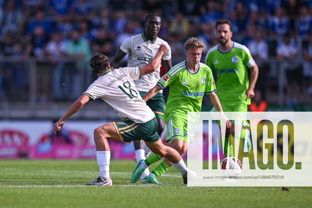 Fussball, Saison 2026 2027, Testspiel, SC Austria Lustenau - FC Schalke 04, Robin Voisine (SC Austria Lustenau), Luca Vozar (FC Schalke 04) xRHR-FOTO YYx