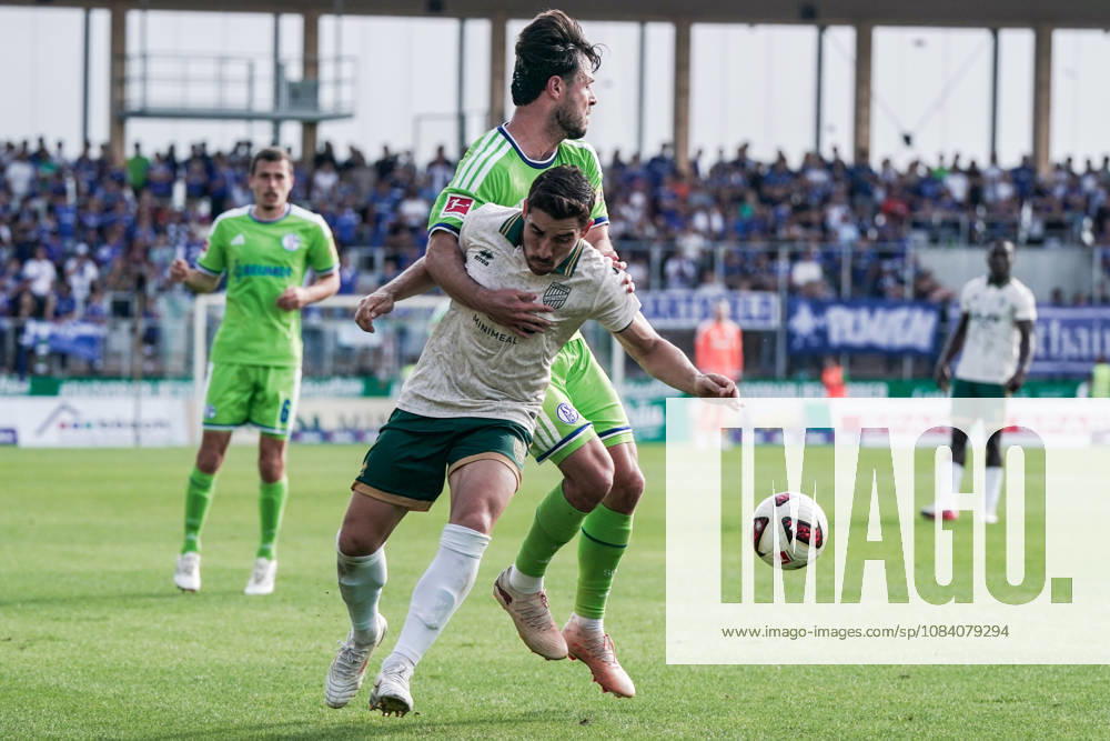 Fussball: Österreich: Testspiel 2025 2026 - 03.10.2026 - SC Austria Lustenau vs. FC Schalke 04 - SUN MINIMEAL Arena (Lustenau, Österreich); Danilo Soares (Austria Lustenau), Adrian Gantenbein (Schalke 04)