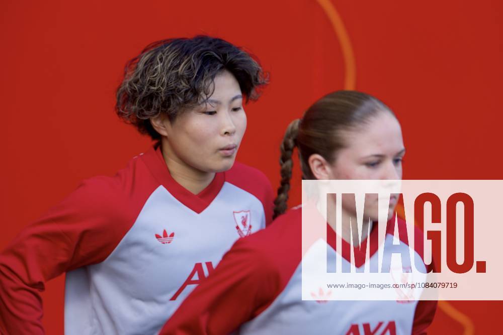 Football - FA Women s Super League - Manchester United, ManU FC Women v Liverpool FC Women LEIGH, ENGLAND - Saturday, October 3, 2026: Liverpool FC Women s Mao Itamura during the pre-match warm-up before the FA Womens Super League match between Manchester United FC Women and Liverpool FC Women at Leigh Sports Village. (Photo by David Rawcliffe Propaganda) LEIGH Leigh Sports Village GREATER MANCHESTER ENGLAND