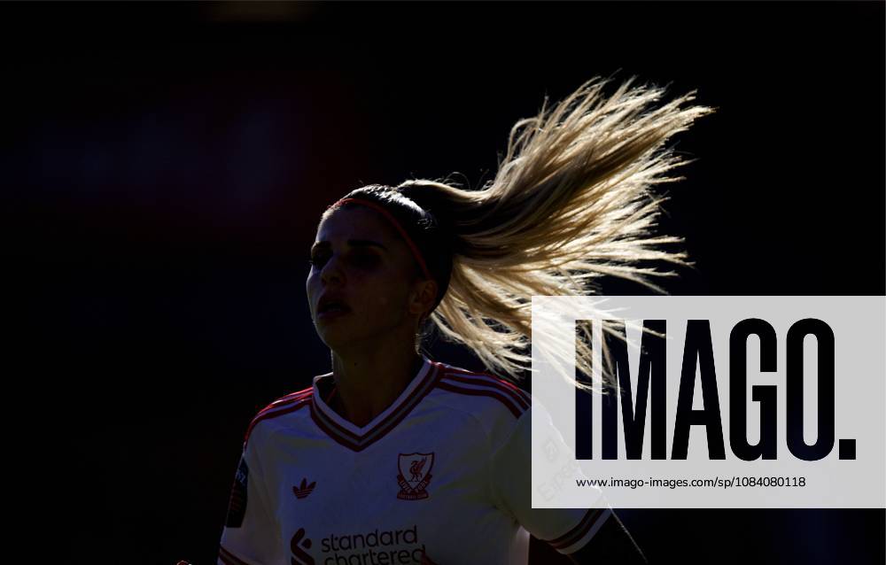 Football - FA Women s Super League - Manchester United, ManU FC Women v Liverpool FC Women LIVERPOOL, ENGLAND - Sunday, September 27, 2026: The golden hair of Liverpool FC Women s Natalia Ramos back-lit by the autumn sunshine during the FA Womens Super League match between Manchester United FC Women and Liverpool FC Women at Leigh Sports Village. (Photo by David Rawcliffe Propaganda) LEIGH Leigh Sports Village GREATER MANCHESTER ENGLAND