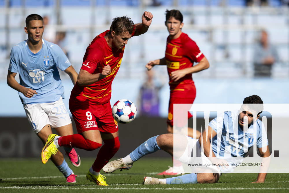 Bleon Kurtulus of Malmö FF and Ola Solbakken of FC Nordsjälland during the Friendly match between Malmö FF and FC Nordsjälland on October 3, 2026 in Malmö. Photo: Avdo Bilkanovic BILDBYRAN COP 115 AB0391 fotboll football soccer fotball träningsmatch friendly match malmö ff fc nordsjälland bbeng