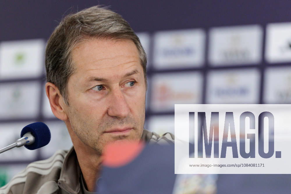 SOCCER - NL, KOS vs AUT PRISTINA,KOSOVO,03.OCT.26 - SOCCER - UEFA Nations League, OEFB international match, Länderspiel, Nationalmannschaft Kosovo vs Austria, preview, press conference, PK, Pressekonferenz team KOS. Image shows head coach Franco Foda (KOS). GEPAxpictures Rauthner
