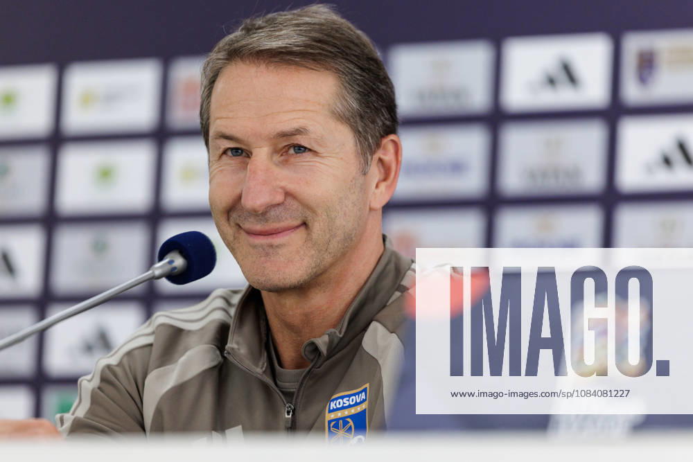 SOCCER - NL, KOS vs AUT PRISTINA,KOSOVO,03.OCT.26 - SOCCER - UEFA Nations League, OEFB international match, Länderspiel, Nationalmannschaft Kosovo vs Austria, preview, press conference, PK, Pressekonferenz team KOS. Image shows head coach Franco Foda (KOS). GEPAxpictures Rauthner