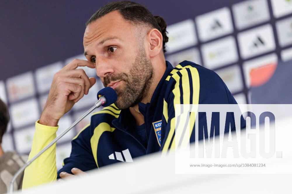 SOCCER - NL, KOS vs AUT PRISTINA,KOSOVO,03.OCT.26 - SOCCER - UEFA Nations League, OEFB international match, Länderspiel, Nationalmannschaft Kosovo vs Austria, preview, press conference, PK, Pressekonferenz team KOS. Image shows Dion Kacuri (KOS). GEPAxpictures Rauthner