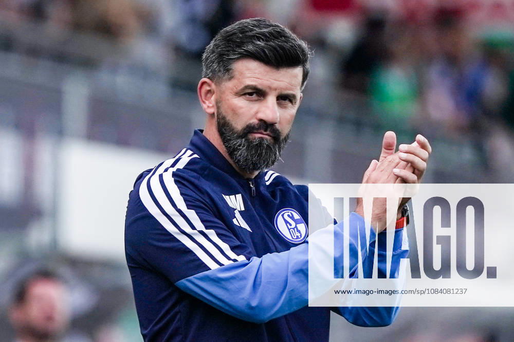 Fussball: Österreich: Testspiel 2025 2026 - 03.10.2026 - SC Austria Lustenau vs. FC Schalke 04 - SUN MINIMEAL Arena (Lustenau, Österreich); Trainer Miron Muslic (Schalke 04)