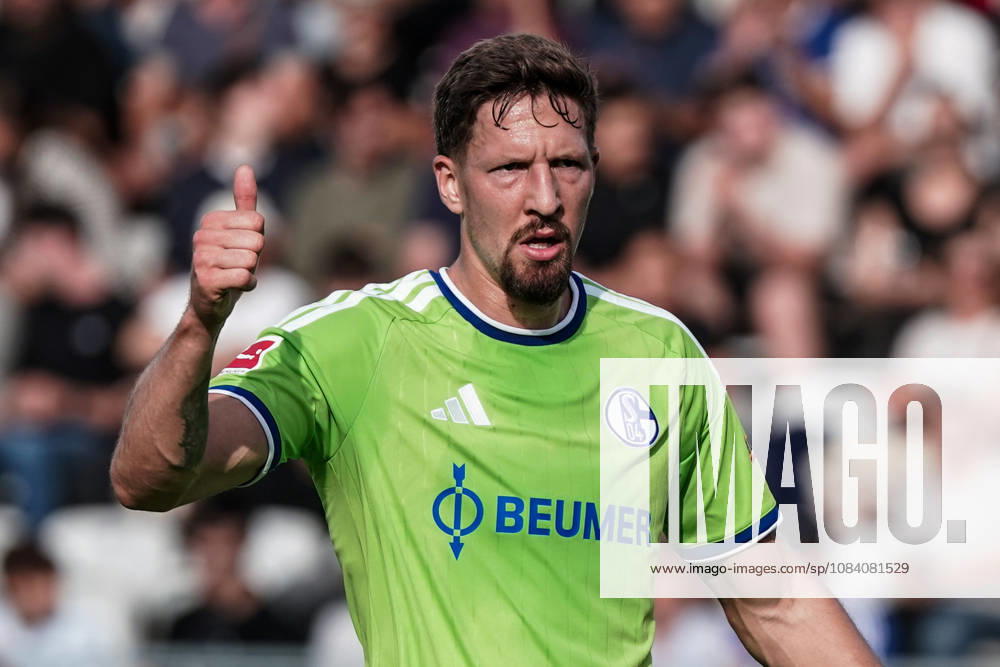 Fussball: Österreich: Testspiel 2025 2026 - 03.10.2026 - SC Austria Lustenau vs. FC Schalke 04 - SUN MINIMEAL Arena (Lustenau, Österreich); Janik Bachmann (Schalke 04)