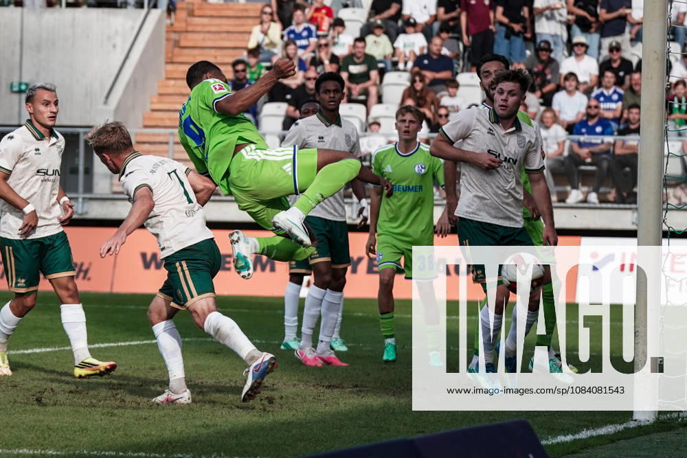 Fussball: Österreich: Testspiel 2025 2026 - 03.10.2026 - SC Austria Lustenau vs. FC Schalke 04 - SUN MINIMEAL Arena (Lustenau, Österreich); Moussa Sylla (Schalke 04) trifft das Tor zum 0-1