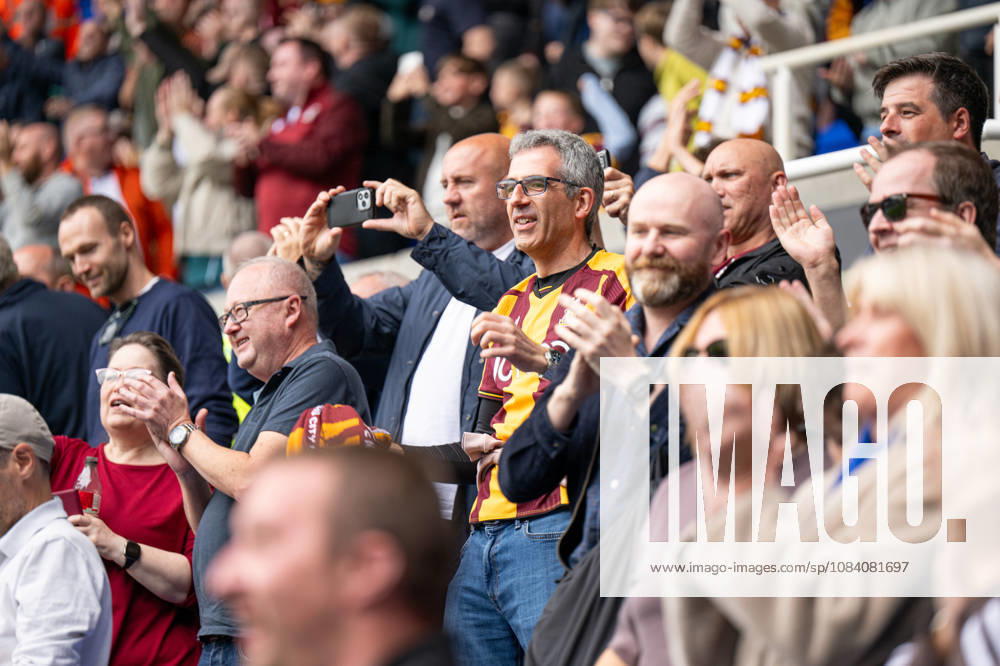 Reading v Bradford City, EFL Sky Bet League 1 Goal! Fans celebrate as Jake Beesley of Bradford City scores during the EFL Sky Bet League 1 match between Reading and Bradford City at the Select Car Leasing Stadium, Reading, UK on 3 October 2026. Reading Select Car Leasing Stadium Berkshire UK Editorial use only DataCo restrictions apply See www.football-dataco.com ,