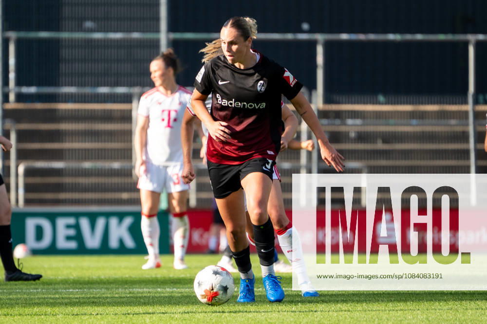Deutschland: Google Pixel Frauen-Bundesliga 2026 2027, 6.Spieltag, 1.FC Köln vs SC Freiburg, Samstag, 03.10.2026, Franz-Kremer-Stadion (Köln-Westfalen): Alina Axtmann (SC Freiburg ,3) am Ball Köln Franz-Kremer-Stadion, Köln Deutschland
