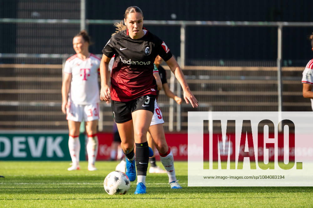 Deutschland: Google Pixel Frauen-Bundesliga 2026 2027, 6.Spieltag, 1.FC Köln vs SC Freiburg, Samstag, 03.10.2026, Franz-Kremer-Stadion (Köln-Westfalen): Alina Axtmann (SC Freiburg ,3) am Ball Köln Franz-Kremer-Stadion, Köln Deutschland