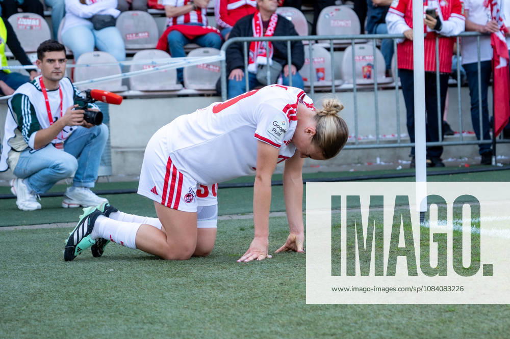 Deutschland: Google Pixel Frauen-Bundesliga 2026 2027, 6.Spieltag, 1.FC Köln vs SC Freiburg, Samstag, 03.10.2026, Franz-Kremer-Stadion (Köln-Westfalen): Sophie Nachtigall (1.FC Köln,30) Verletzt, Verletzung, am Boden, auf dem Spielfeld Köln Franz-Kremer-Stadion, Köln Deutschland