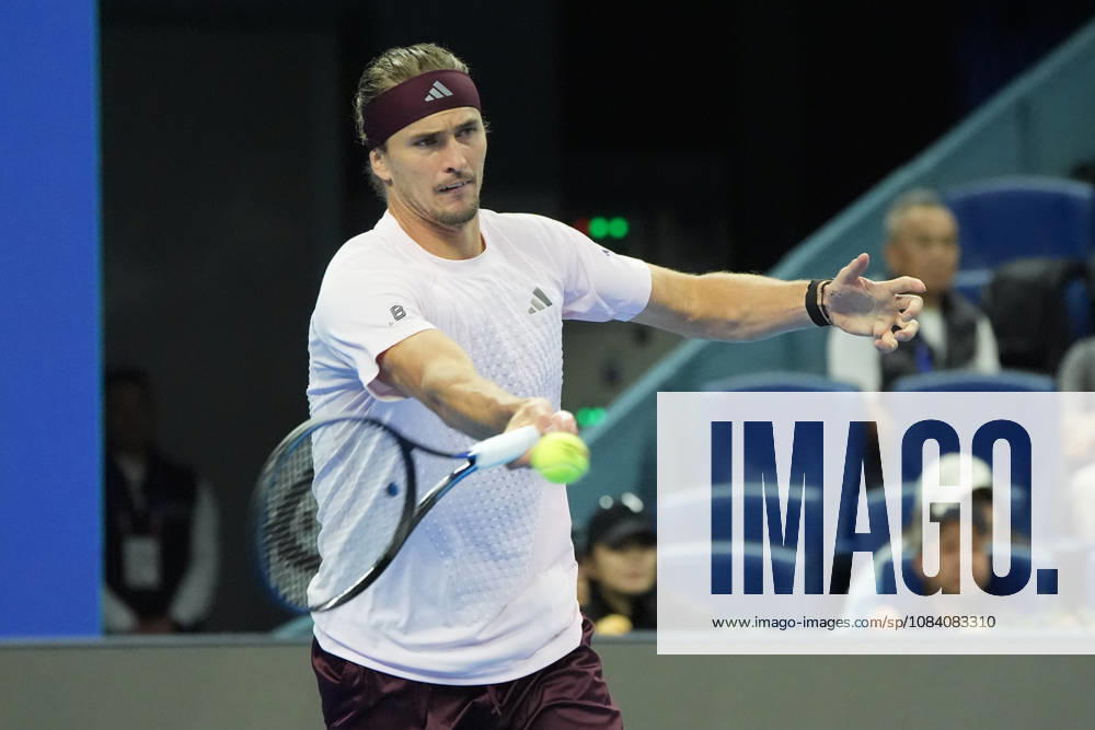 (261003) -- BEIJING, Oct. 3, 2026 -- Alexander Zverev of Germany hits a return to Shang Juncheng of China during the men s singles second round match at 2026 China Open tennis tournament in Beijing, China, Oct. 3, 2026. ) (SP)CHINA-BEIJING-TENNIS-CHINA OPEN-MEN S SINGLES(CN) XiexHan