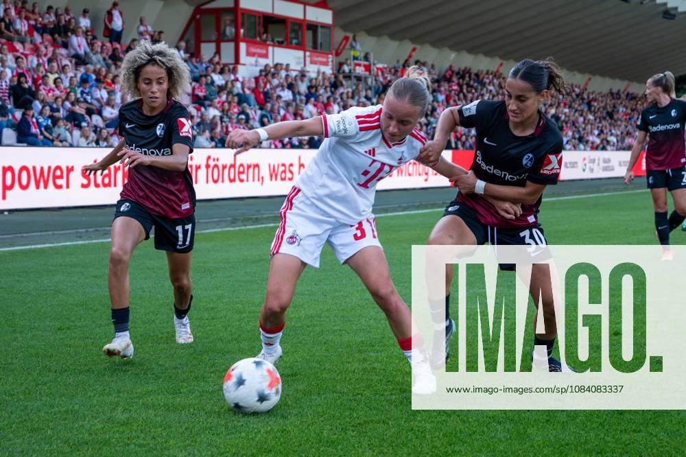 Deutschland: Google Pixel Frauen-Bundesliga 2026 2027, 6.Spieltag, 1.FC Köln vs SC Freiburg, Samstag, 03.10.2026, Franz-Kremer-Stadion (Köln-Westfalen): Beke Sterner (1.FC Köln, 37) Zweikampf, Spielszene, Duell, duel, tackle, tackling, Dynamik, Action, Aktion gegen Ilayda Acikgöz (SC Freiburg, 30) Amira Arfaoui (SC Freiburg,17) Köln Franz-Kremer-Stadion, Köln Deutschland