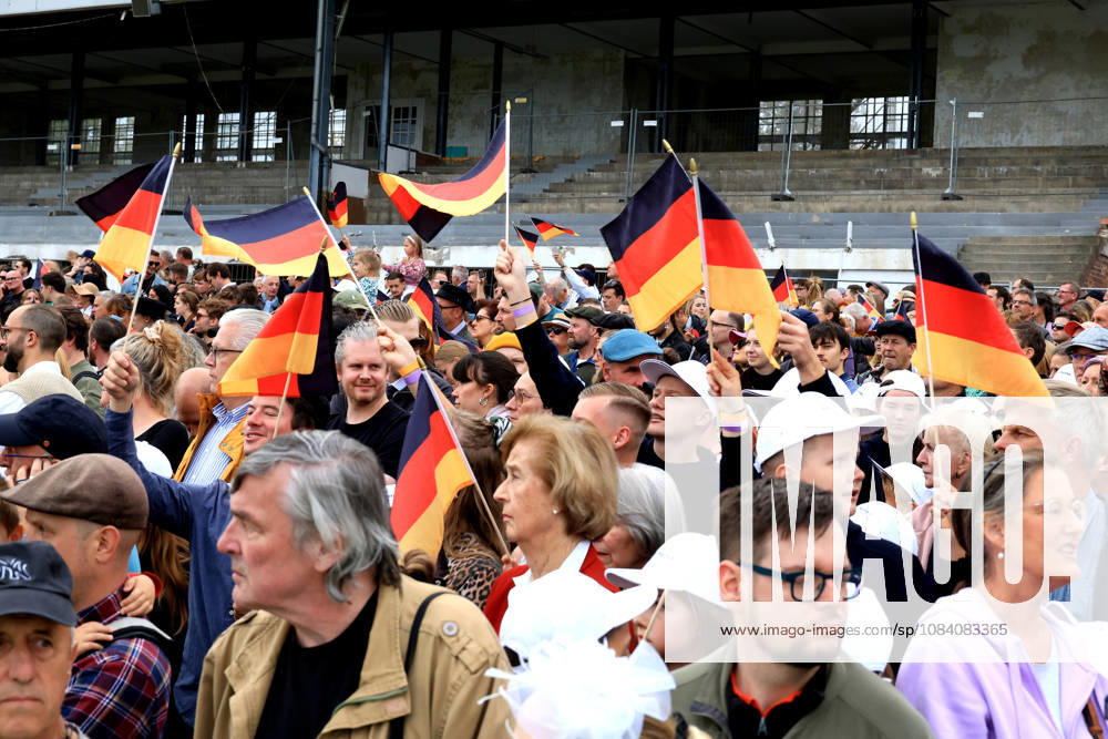 ISO GER DEU Pferdesport, Tag der Deutschen Einheit, 2026, Hoppegarten Sieger Thore Hammer-Hansen auf Snow Player nordphoto GmbH Engler Berlin Hoppegarten Berlin Deutschland