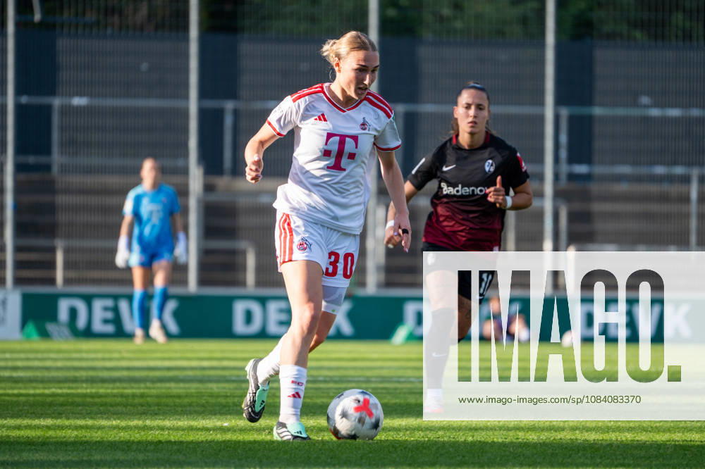 Deutschland: Google Pixel Frauen-Bundesliga 2026 2027, 6.Spieltag, 1.FC Köln vs SC Freiburg, Samstag, 03.10.2026, Franz-Kremer-Stadion (Köln-Westfalen): Sophie Nachtigall (1.FC Köln,30) in Aktion, am Ball auch Selina Vobian (SC Freiburg, 10) im Bild Köln Franz-Kremer-Stadion, Köln Deutschland