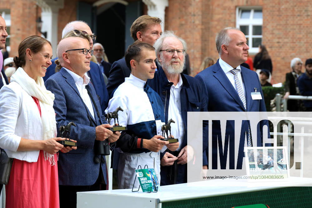 ISO GER DEU Pferdesport, Tag der Deutschen Einheit, 2026, Hoppegarten Sieger Thore Hammer-Hansen auf Snow Player nordphoto GmbH Engler Berlin Hoppegarten Berlin Deutschland