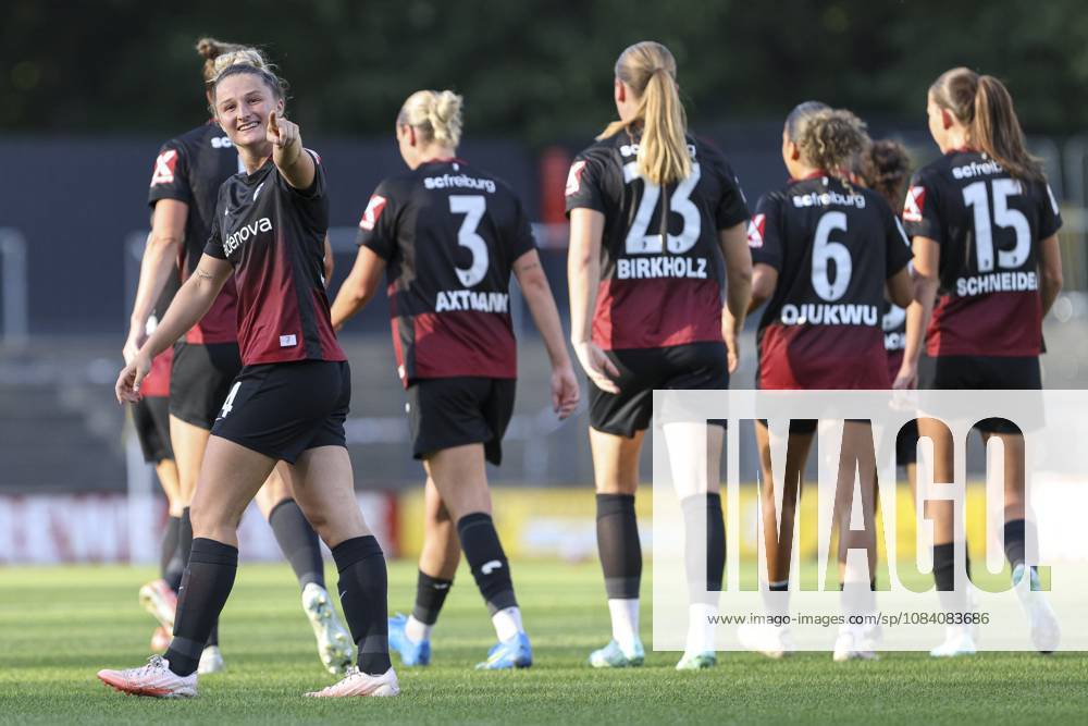 Carina Brunold (SC Freiburg) Torjubel,jubelt mit ihrer Mannschaft nach dem Treffer zum 0:1 waehrend des Spiels der Frauen Bundesliga zwischen 1.FC Koeln und SC Freiburg, Franz-Kremer-Stadion am 03. October 2026 in Koeln, Deutschland. (Foto von Oliver Kaelke DeFodi Images) +++ Carina Brunold (SC Freiburg) celebrates after scoring her team s first goal with teammates during the Bundesliga match between 1.FC Koeln and SC Freiburg at Franz-Kremer-Stadion on October 3, 2026 in Cologne, Germany. (Photo by Oliver Kaelke DeFodi Images) DFB DFL REGULATIONS PROHIBIT ANY USE OF PHOTOGRAPHS AS IMAGE SEQUENCES AND OR QUASI-VIDEO. (Photo by Oliver Kaelke DeFodi Images) -