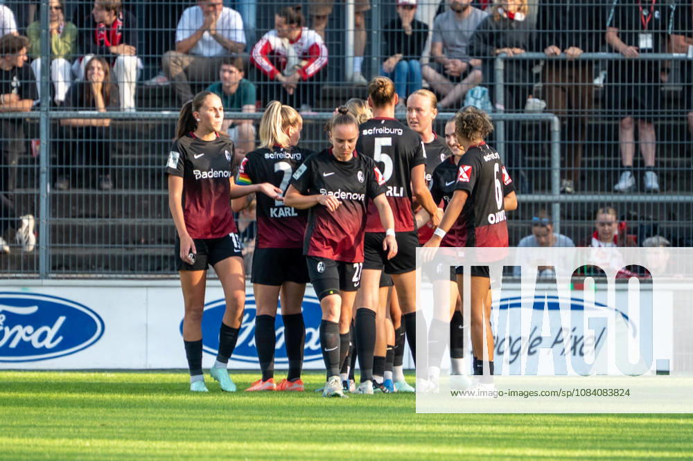 Deutschland: Google Pixel Frauen-Bundesliga 2026 2027, 6.Spieltag, 1.FC Köln vs SC Freiburg, Samstag, 03.10.2026, Franz-Kremer-Stadion (Köln-Westfalen): Tor und Torjubel zum 1:0 durch Carina Brunold (SC Freiburg, 14). Freude, Emotionen, Jubel mit Julia Stierli (SC Freiburg, 5) und Nicole Ojukwu (SC Freiburg, 6) Köln Franz-Kremer-Stadion, Köln Deutschland