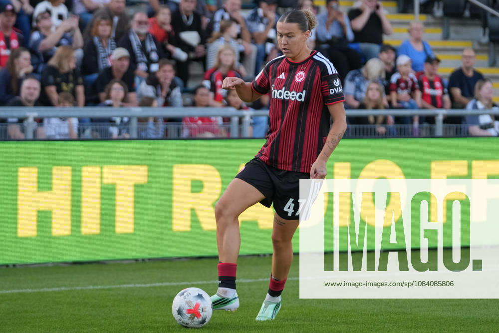 Deutschland: Fußball Google Pixel Frauen-Bundesliga 2026 2027, 6. Spieltag - SV Eintracht Frankfurt vs FC Bayern München - Am Brentanobad (Frankfurt): Larissa Mühlhaus (SGE, 47) am Ball