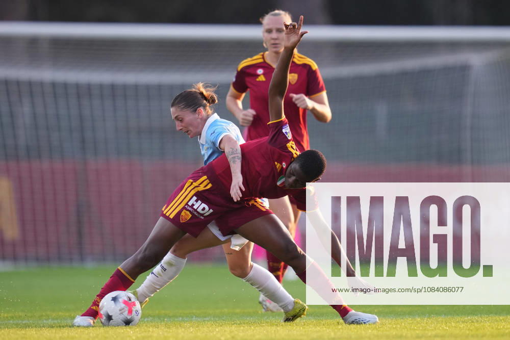 Lazios Noemi Visentin Romas Shukurat Oladipo during the Serie A Women soccer match between Roma and Lazio at the Rome s Tre Fontane stadium, Italy - Saturday October 3, 2026 - Soccer ( Photo by Alfredo Falcone LaPresse )