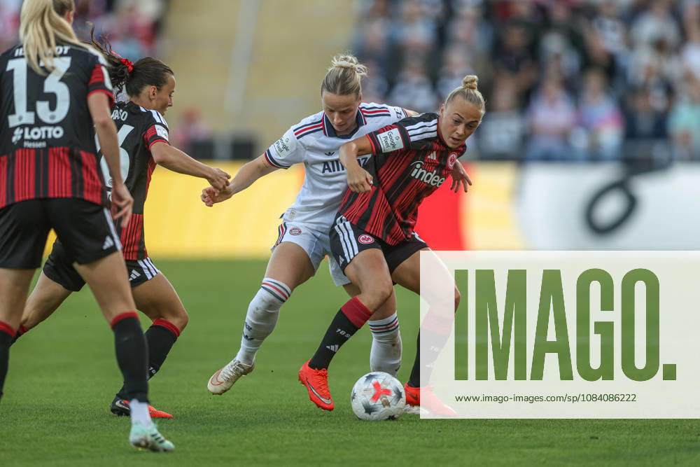 GER, Frankfurt, Eintracht Frankfurt vs FC Bayern München, Google Pixel Frauen Bundesliga, Fussball, DFB, Spielzeit 2026 2027, Stadion am Brentanobad, 6. Spieltag im Bild v.l.: Franziska Kett (FC Bayern München Frauen 20), Hanna Bennison (Eintracht Frankfurt Frauen 8) DFB DFL REGULATIONS PROHIBIT ANY USE OF PHOTOGRAPHS AS IMAGE SEQUENCES AND OR QUASI-VIDEO