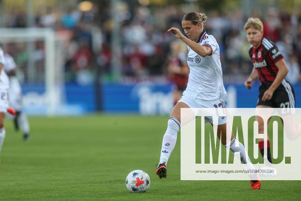 GER, Frankfurt, Eintracht Frankfurt vs FC Bayern München, Google Pixel Frauen Bundesliga, Fussball, DFB, Spielzeit 2026 2027, Stadion am Brentanobad, 6. Spieltag im Bild v.l.: Klara Bühl (FC Bayern München Frauen 17), Paulina Krumbiegel (Eintracht Frankfurt Frauen 27) DFB DFL REGULATIONS PROHIBIT ANY USE OF PHOTOGRAPHS AS IMAGE SEQUENCES AND OR QUASI-VIDEO