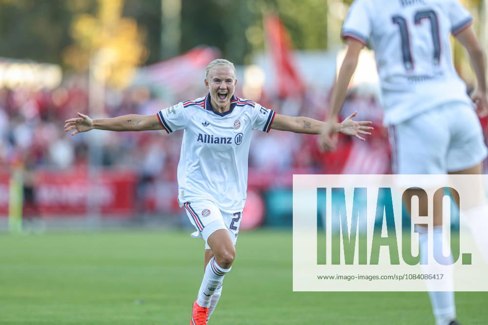 GER, Frankfurt, Eintracht Frankfurt vs FC Bayern München, Google Pixel Frauen Bundesliga, Fussball, DFB, Spielzeit 2026 2027, Stadion am Brentanobad, 6. Spieltag im Bild: Klara Bühl (FC Bayern München Frauen 17), Tor, Jubel und Freude, Emotionen mit Pernille Harder (FC Bayern München Frauen 21) DFB DFL REGULATIONS PROHIBIT ANY USE OF PHOTOGRAPHS AS IMAGE SEQUENCES AND OR QUASI-VIDEO